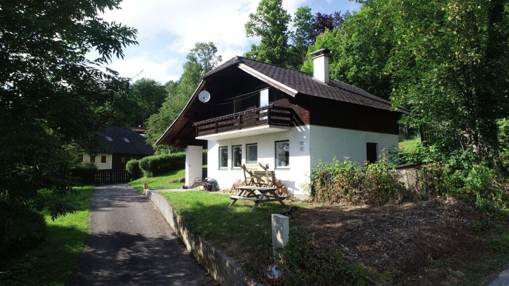 Old building in grassland - near the lake Mondsee - Image 1