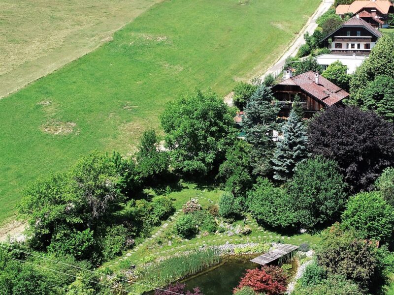 Old farmhouse on large plot - Nußdorf/Attersee