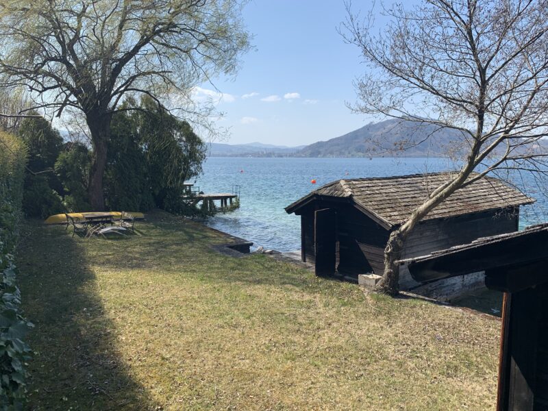 Badeplatz mit Badehaus, Boje und Steg – Weyregg/Attersee